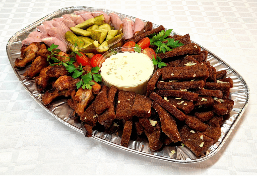 Singirullid 12 tk, küpsetatud kanatiiva õlaosa 400 g, küüslauguleivad 500 g, marineeritud kurk 400 g, küüslaugukaste 200 g. Kaal ca 1,8 kg. Mõeldud 8-10 inimese