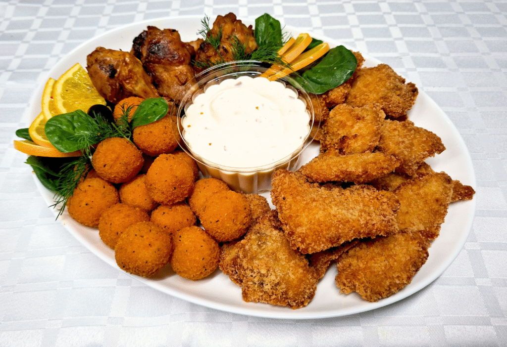 Vaagnal on kanatiiva õlaosa 300 g ja krõbekana 300 g, juustupallid 200 g ja magus kaste 200 g. Kokku1 kg
The post Suupistevaagen IV appeared first on Kodukokk.